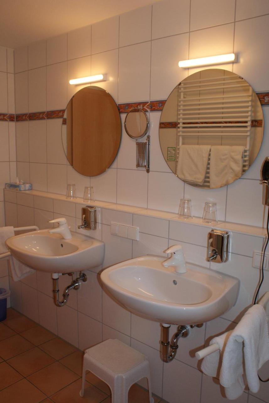 Gästehaus Schlossbräu Ichenhausen Exterior foto